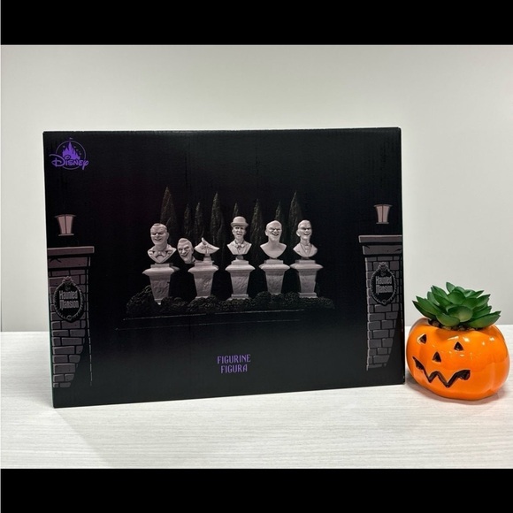 NIB Disney’s Limited, edition SO haunted mansion, light up and sing figurines - Picture 7 of 10